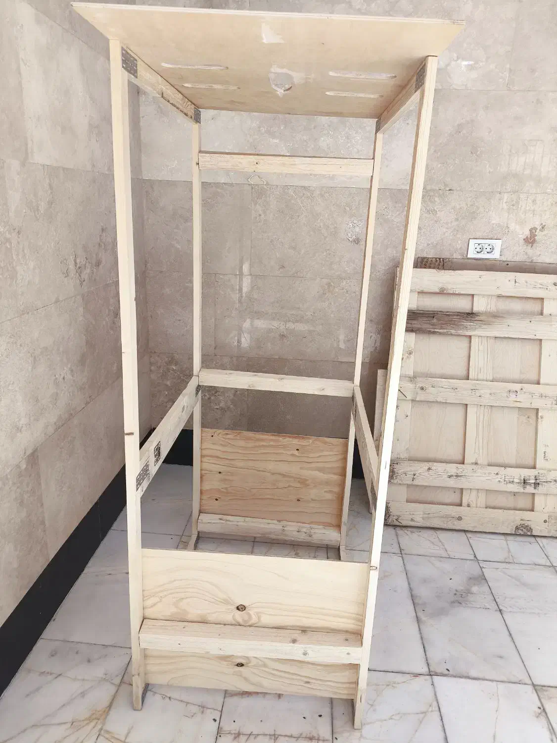 تخته چوبی|سازهای بادی|رشت, گلباغ نماز|دیوار