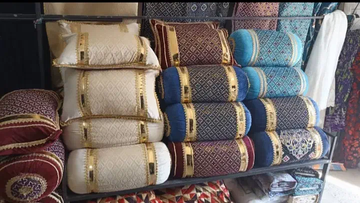 بالشت|رختخواب، بالش، پتو|دیشموک, |دیوار