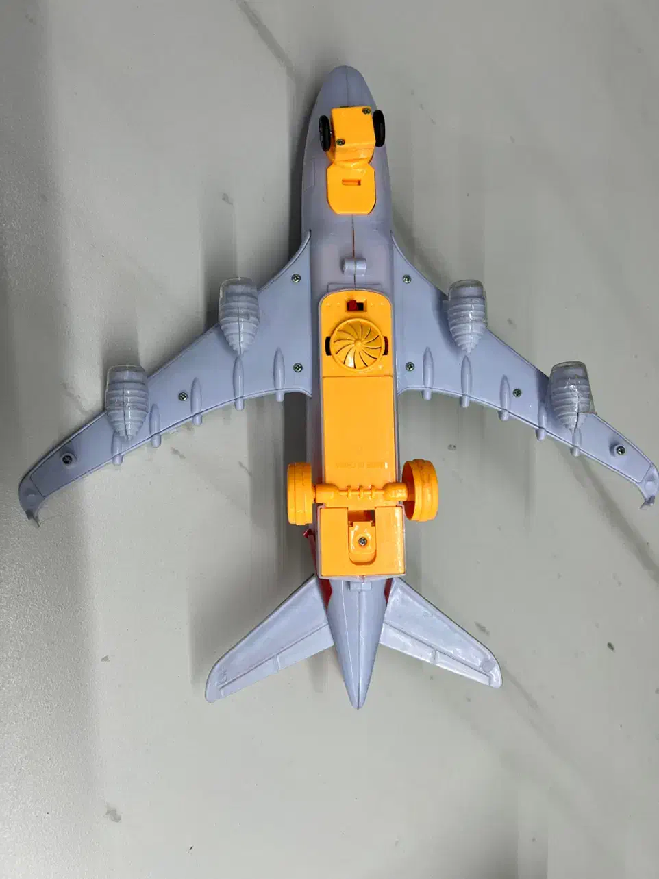 عروسک و هواپیمای موزیکال|اسباب‌بازی بچه|شیراز, معالی‌آباد|دیوار