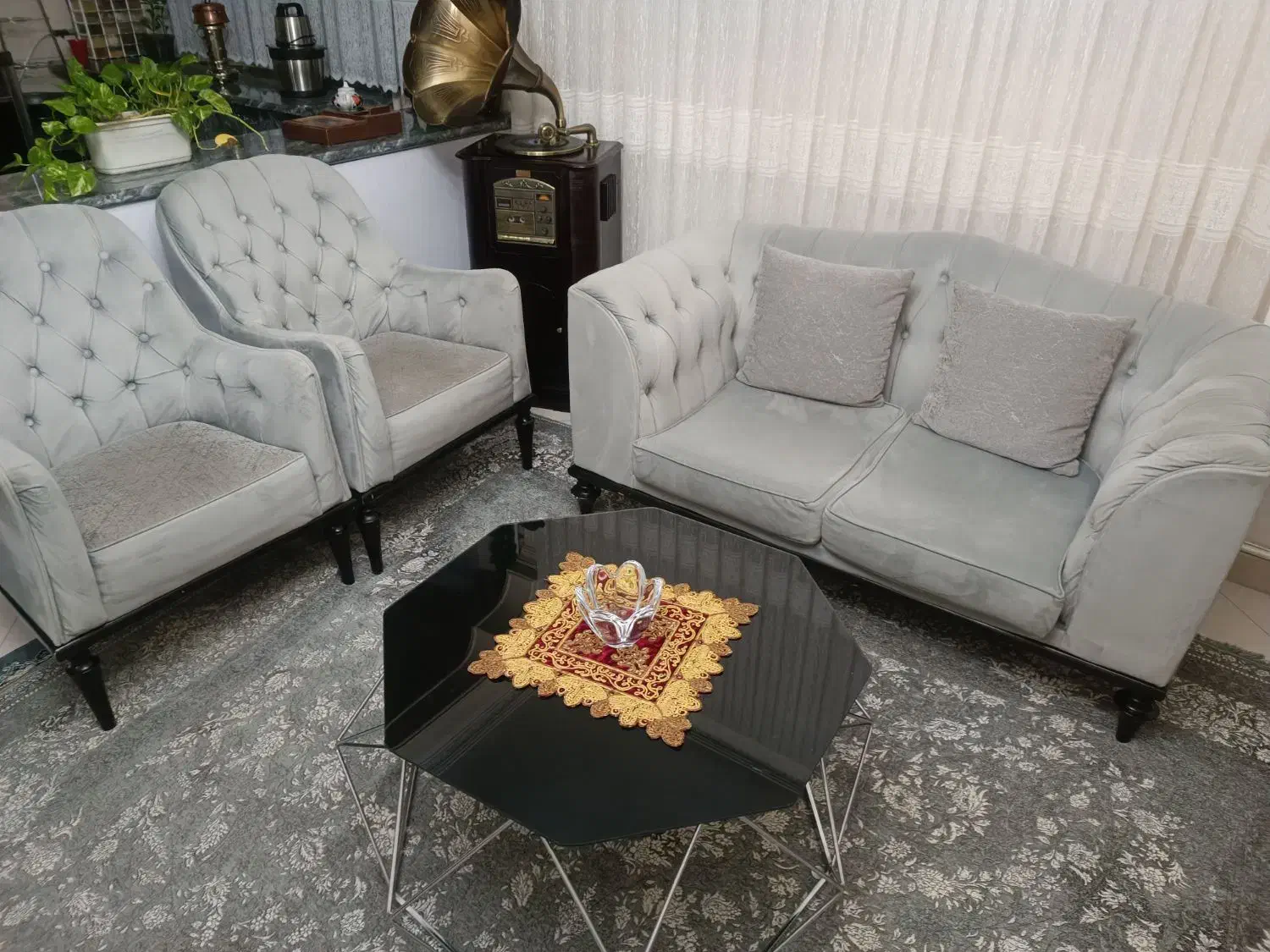 مبل راحتی|مبلمان خانگی و میز عسلی|اندیشه, اندیشه فاز ۴|دیوار