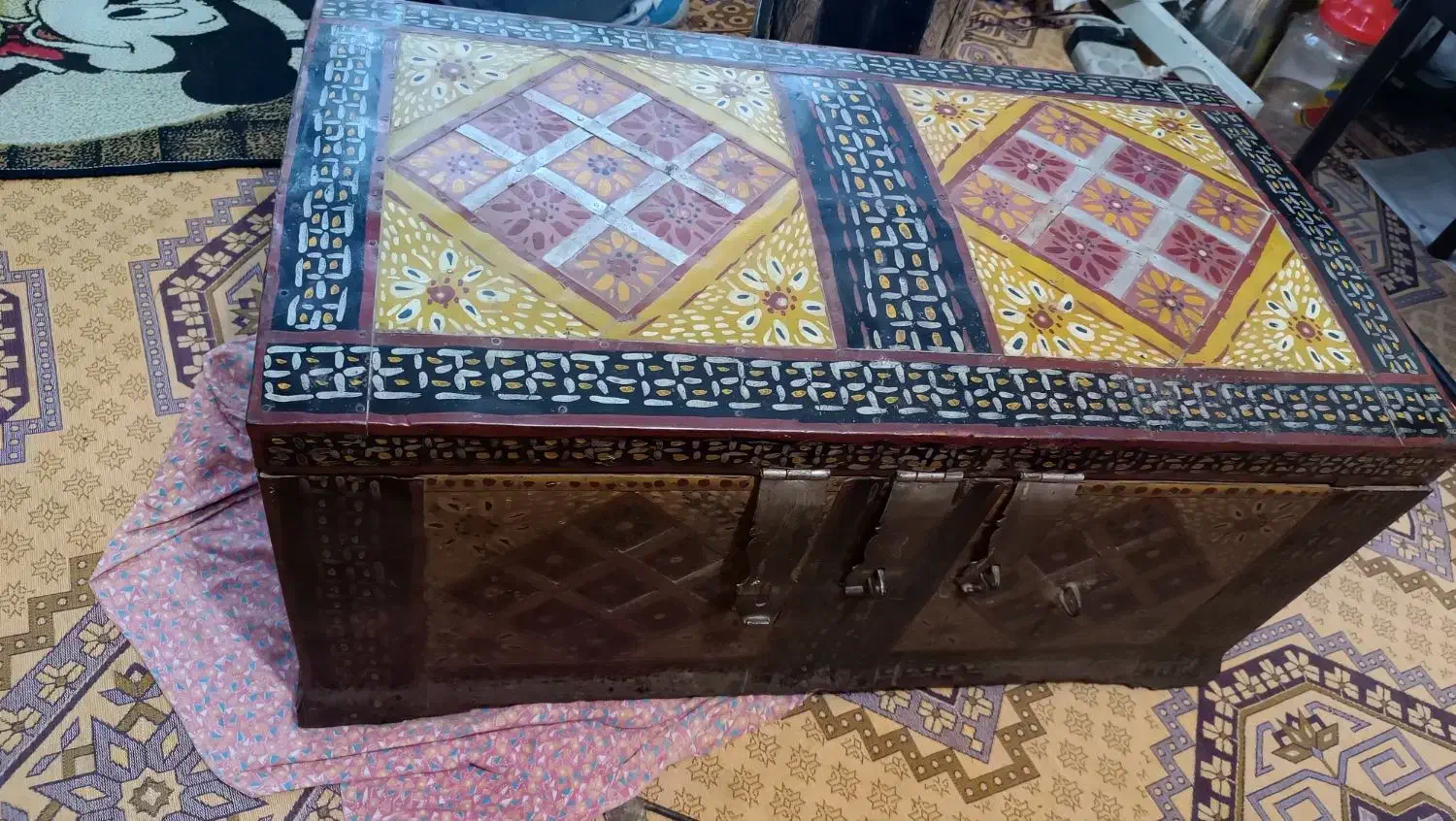 صندوقچه قدیمی|صنایع دستی و سایر لوازم تزئینی|رشت, دروازه لاکان|دیوار