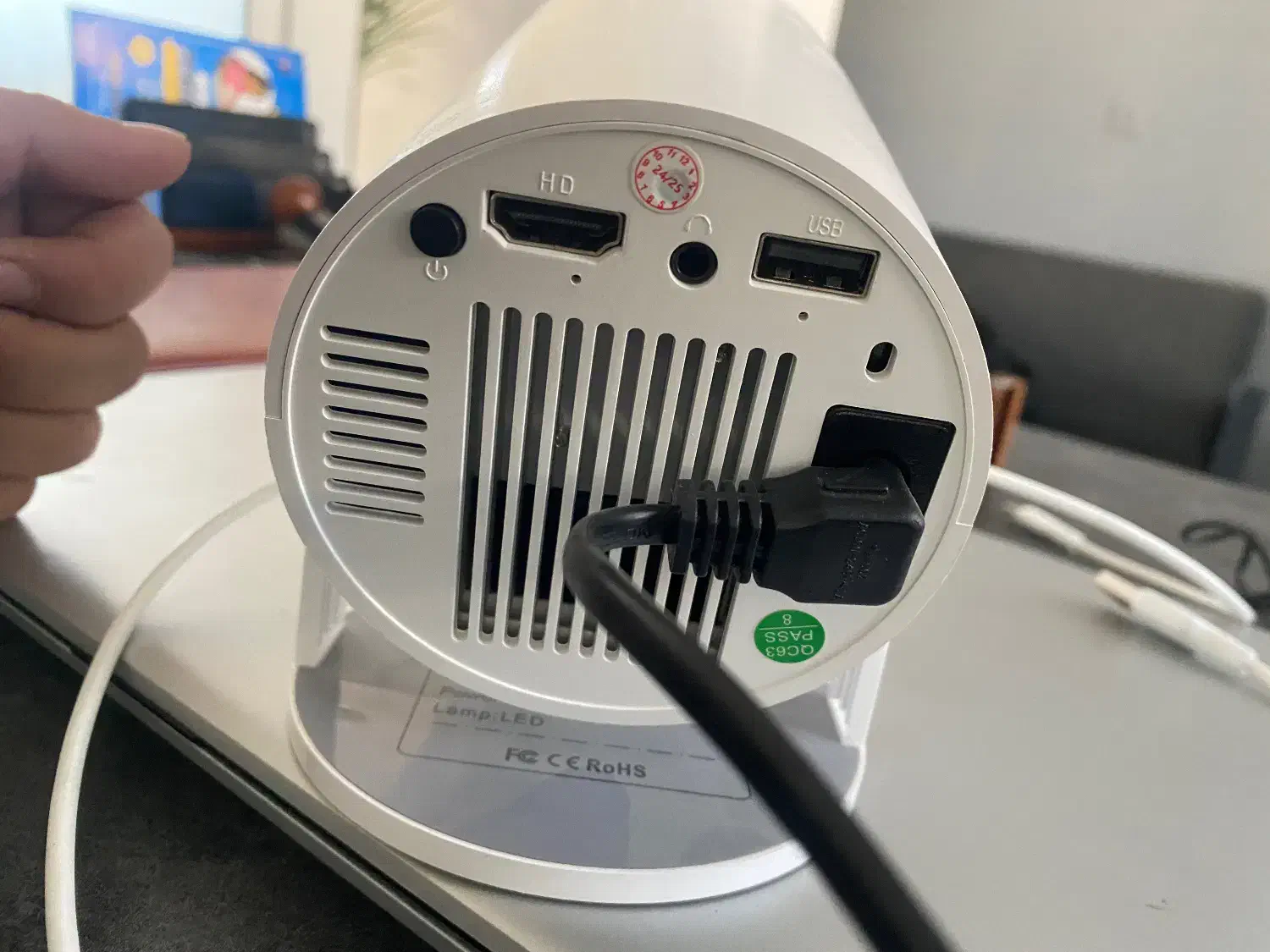 ویدئو پروژکتو حرفه ای|تلویزیون و پروژکتور|پرند, فاز ۲|دیوار