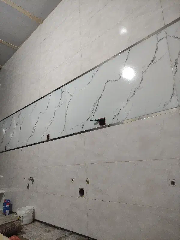 نیازمند کارگر ساختمانی(کاشیکاری)|استخدام معماری، عمران و ساختمانی|کرمانشاه, |دیوار