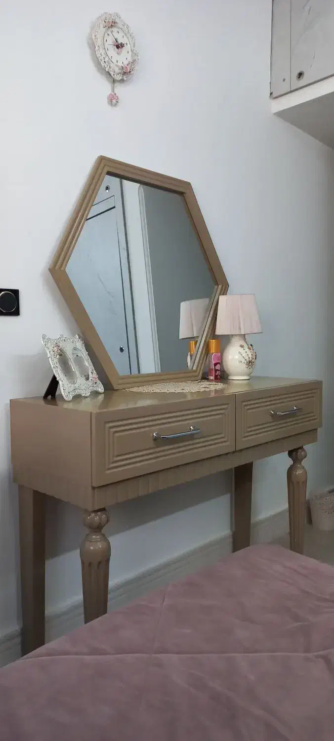 میز آرایش دوتا کشو به همراه آینه|مبلمان خانگی و میز عسلی|آمل, |دیوار