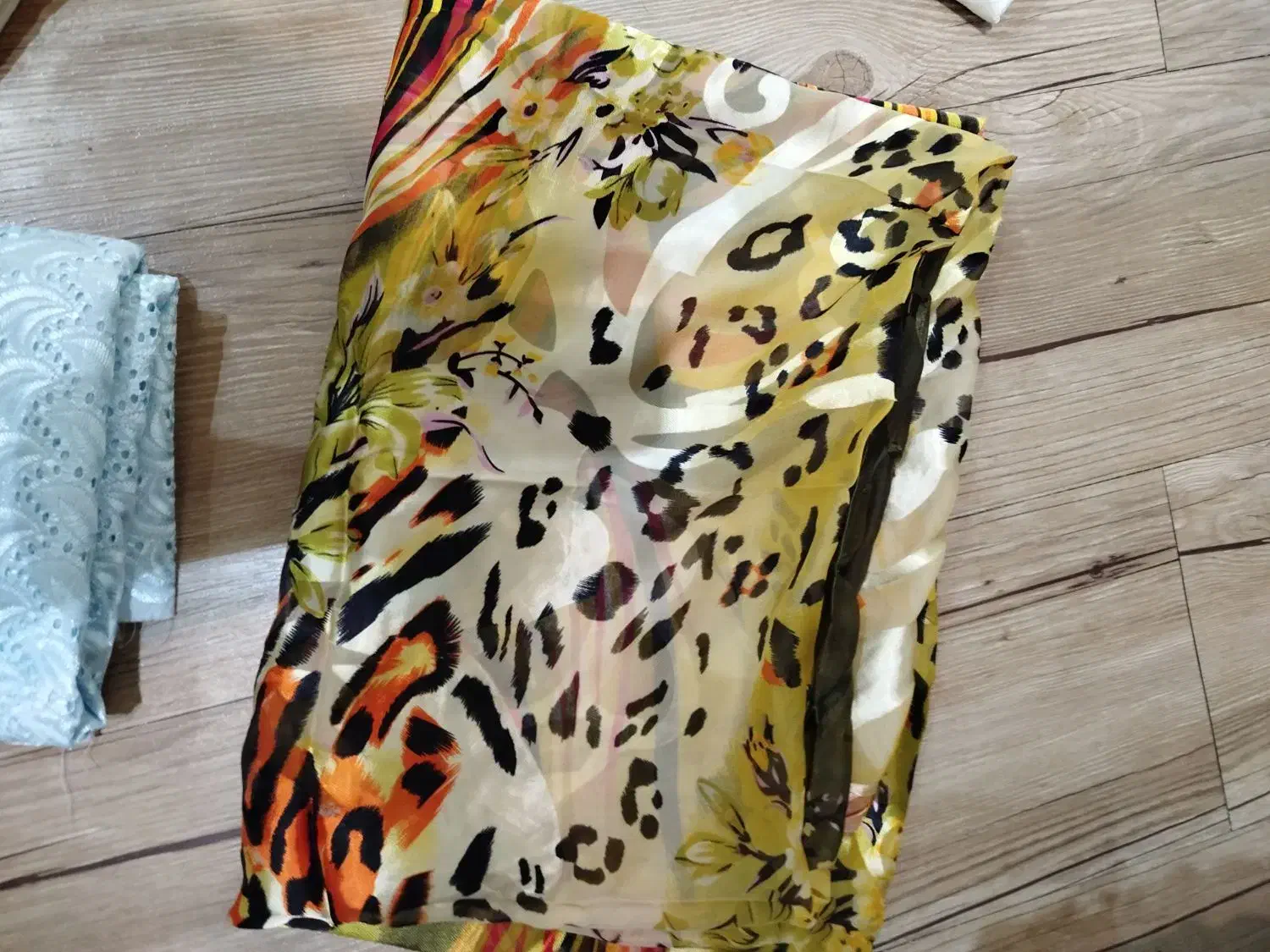 پارچه و چادر رنگی عروس(مناسب کادویی)|لباس|مشهد, هنرور|دیوار