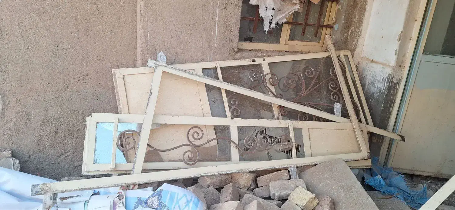 در و پنجره|مصالح و تجهیزات ساختمان|اسفرورین, |دیوار