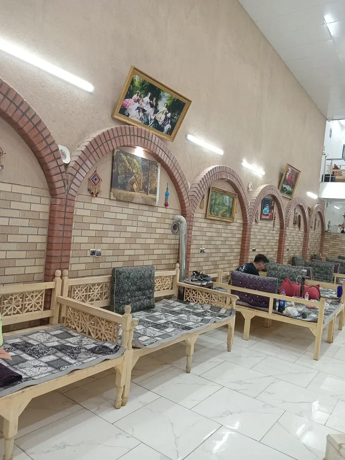 کارگر پاره وقت سفره خانه خانوادگی.قلیان سرویس ۱۴۰|استخدام خدمات فروشگاه و رستوران|قنوات, |دیوار