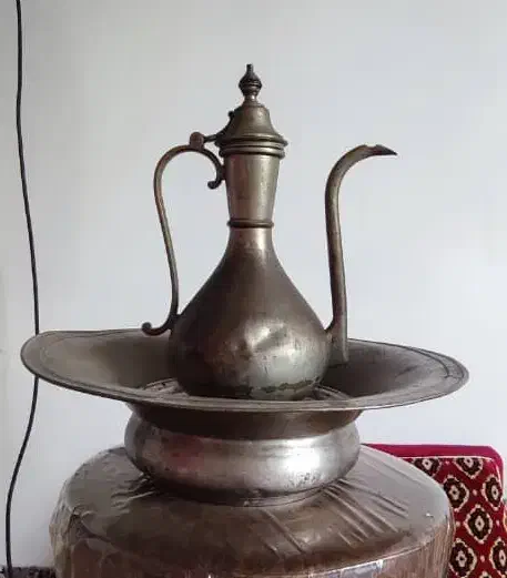 آفتابه لگن بسیار قدیمی|کلکسیون اشیاء عتیقه|تالش, هشتپر|دیوار