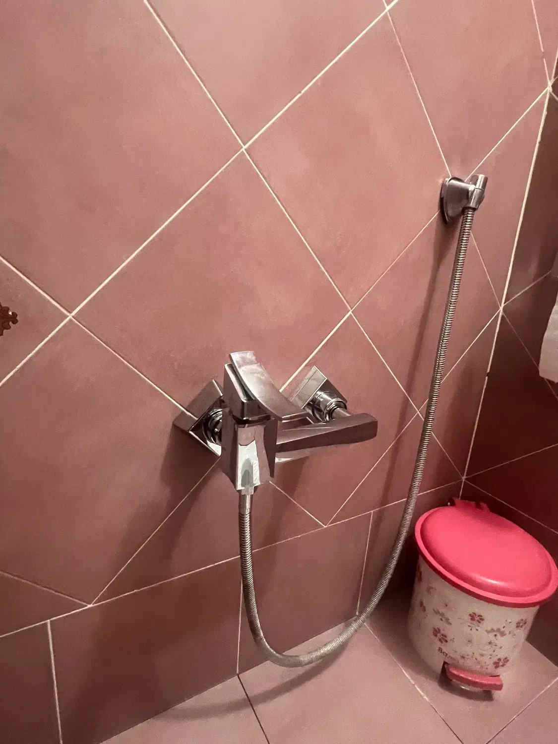 ست شیر الات و توالت فرنگی|لوازم سرویس بهداشتی|مبارکه, |دیوار