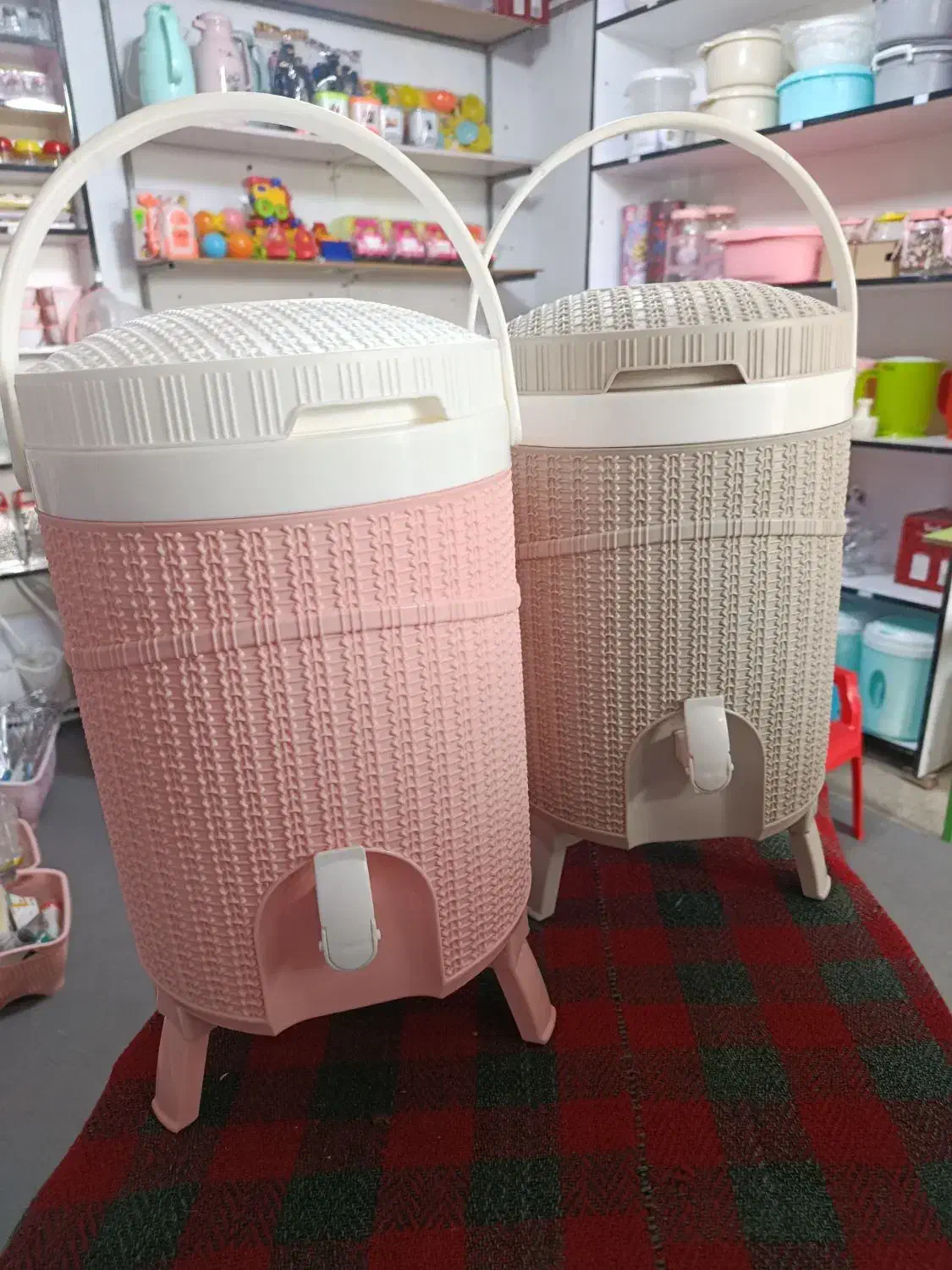 کلمن بزرگ|ظروف نگهدارنده، پلاستیکی، یک‌بارمصرف|قروه, |دیوار