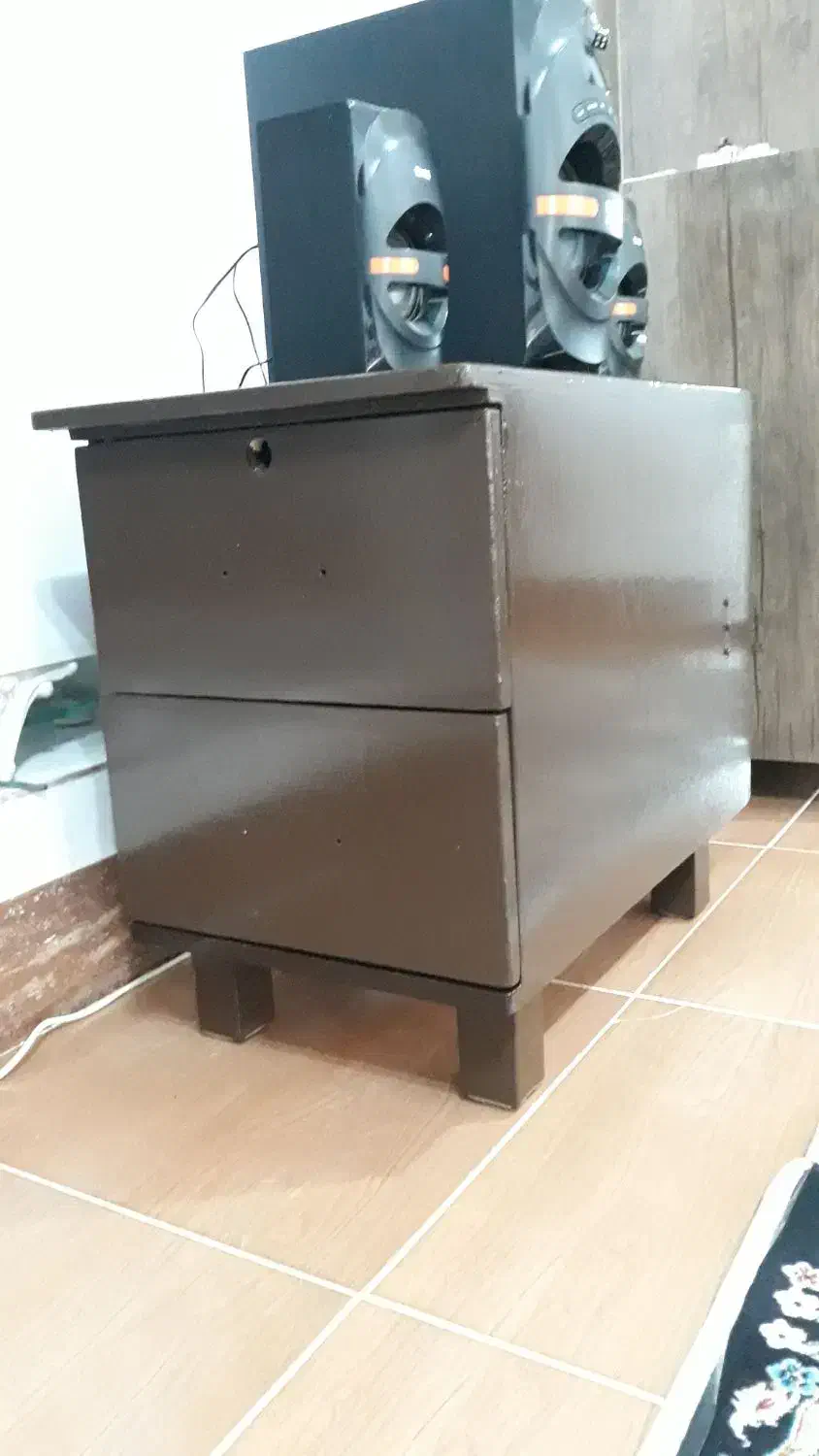 میز اداری و فایل دو کشو چوبی|مبلمان اداری|مهاباد (آذربایجان غربی), |دیوار