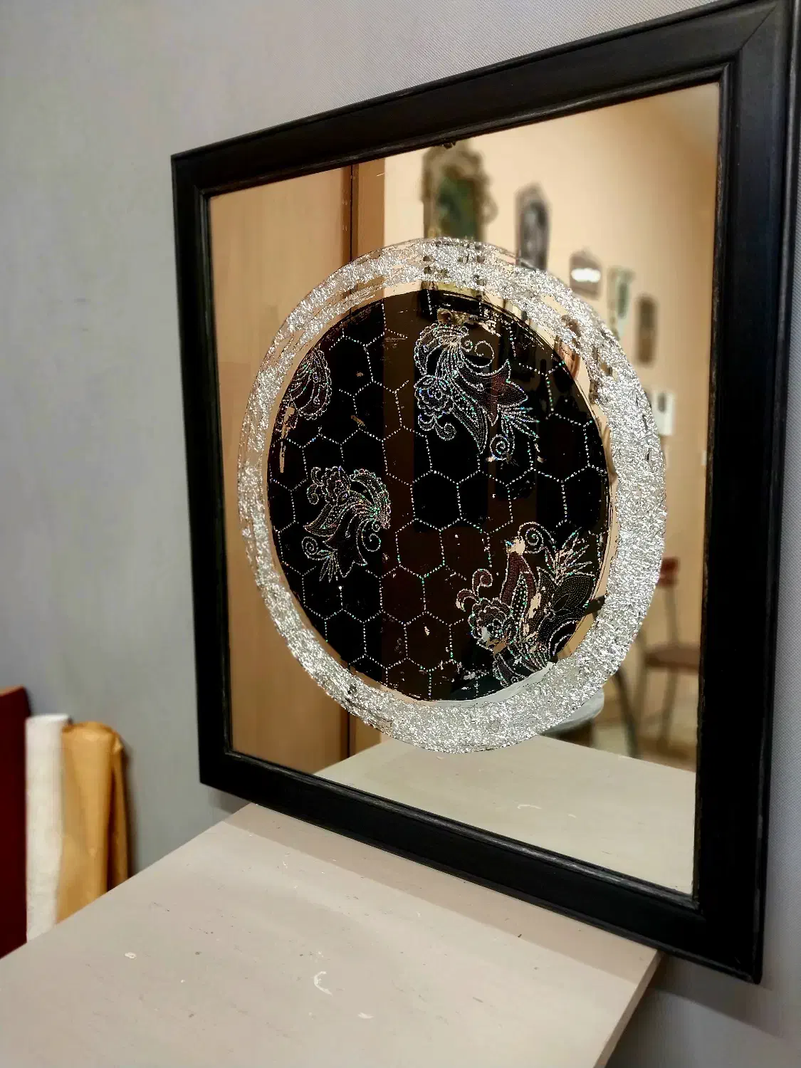 آینه آنتیک، با طرح پارچه مخمل زیبا|آینه|تهران, الهیه|دیوار