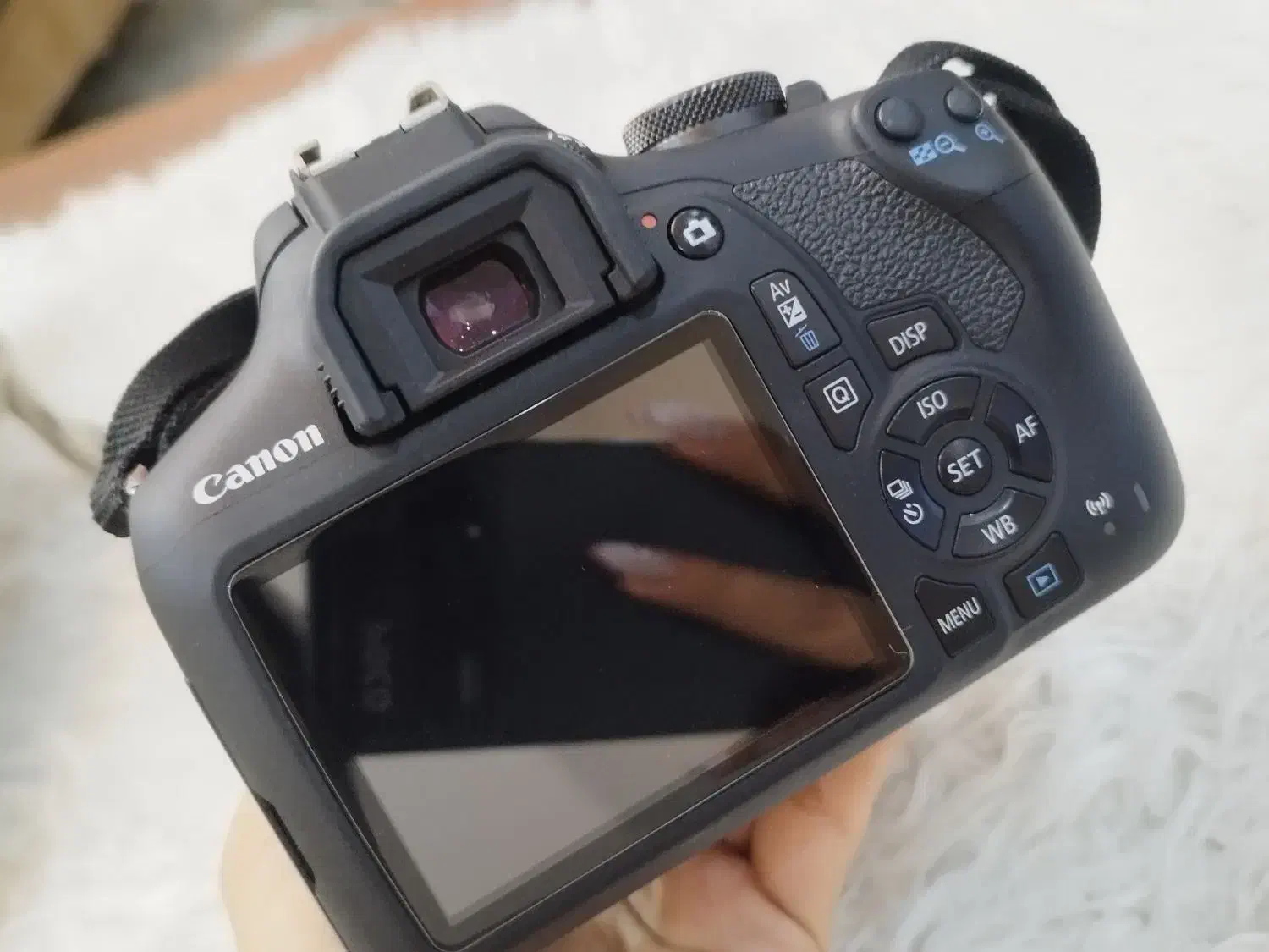 Canon 2000D کم‌کارکرد، تمیزِ تمیز، همراه لنز 18-55|دوربین عکاسی و فیلم‌برداری|اسلام‌شهر, شهرک مفیدی|دیوار