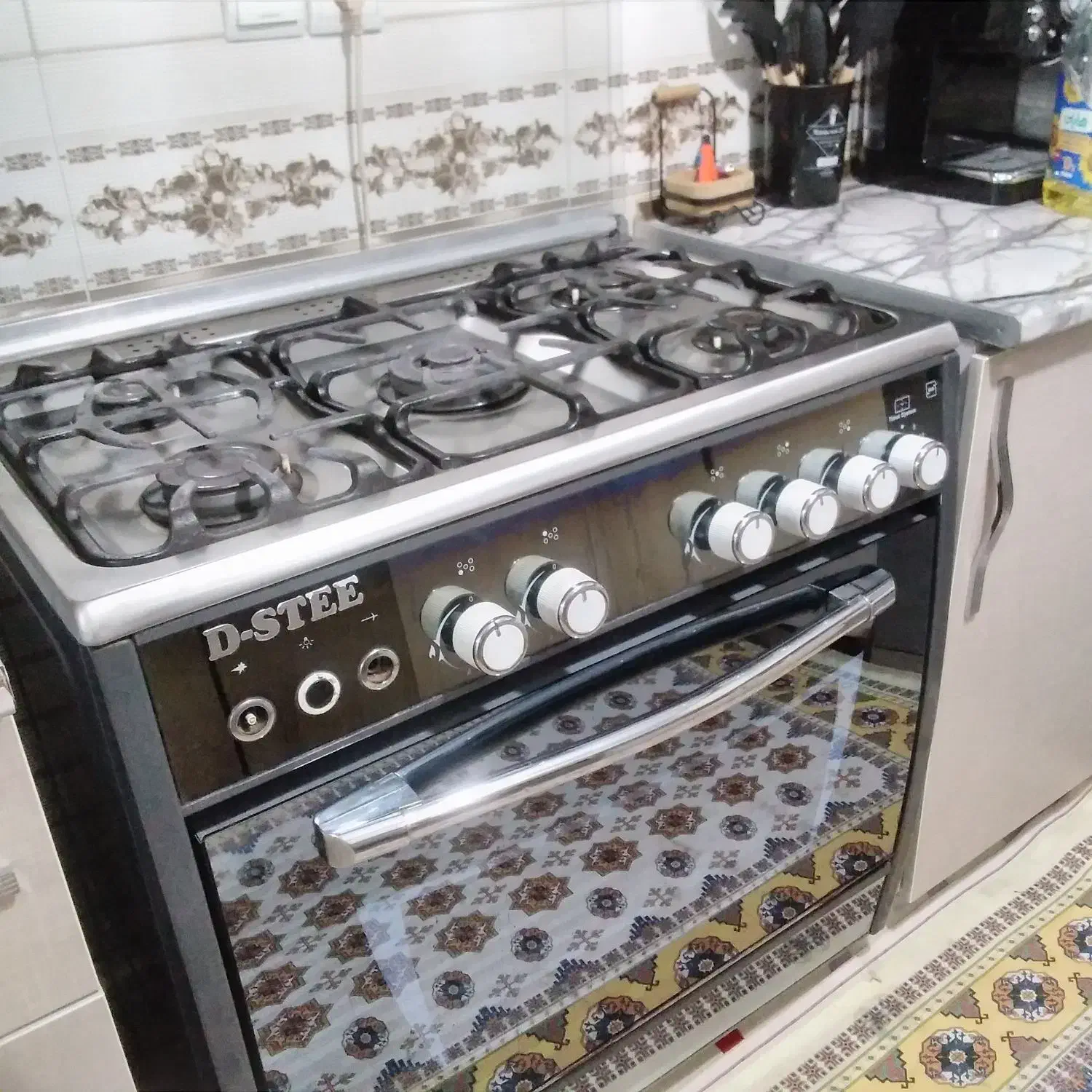 دوعدد فرش شش متری ویک گاز چرخ خیاطی میز تحریر|فرش|پاکدشت, پاکدشت (مامازند)|دیوار