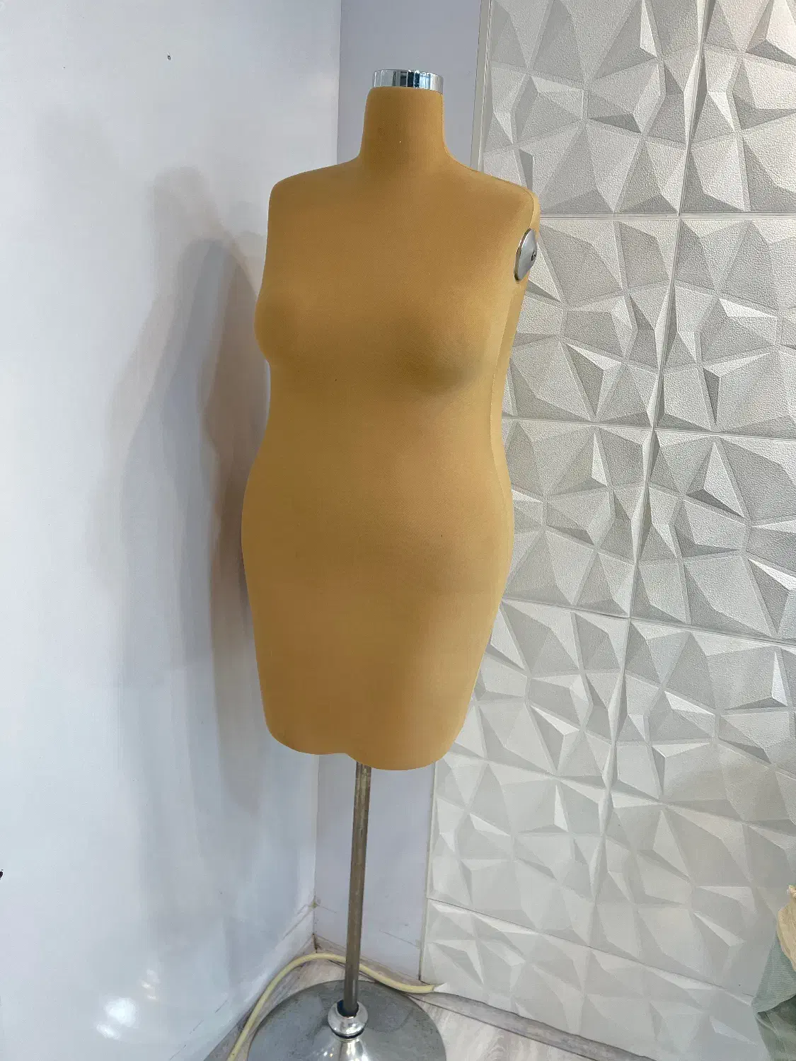 مانکن سوزن خور باران مد|لوازم خیاطی و بافتنی|رشت, معلم|دیوار