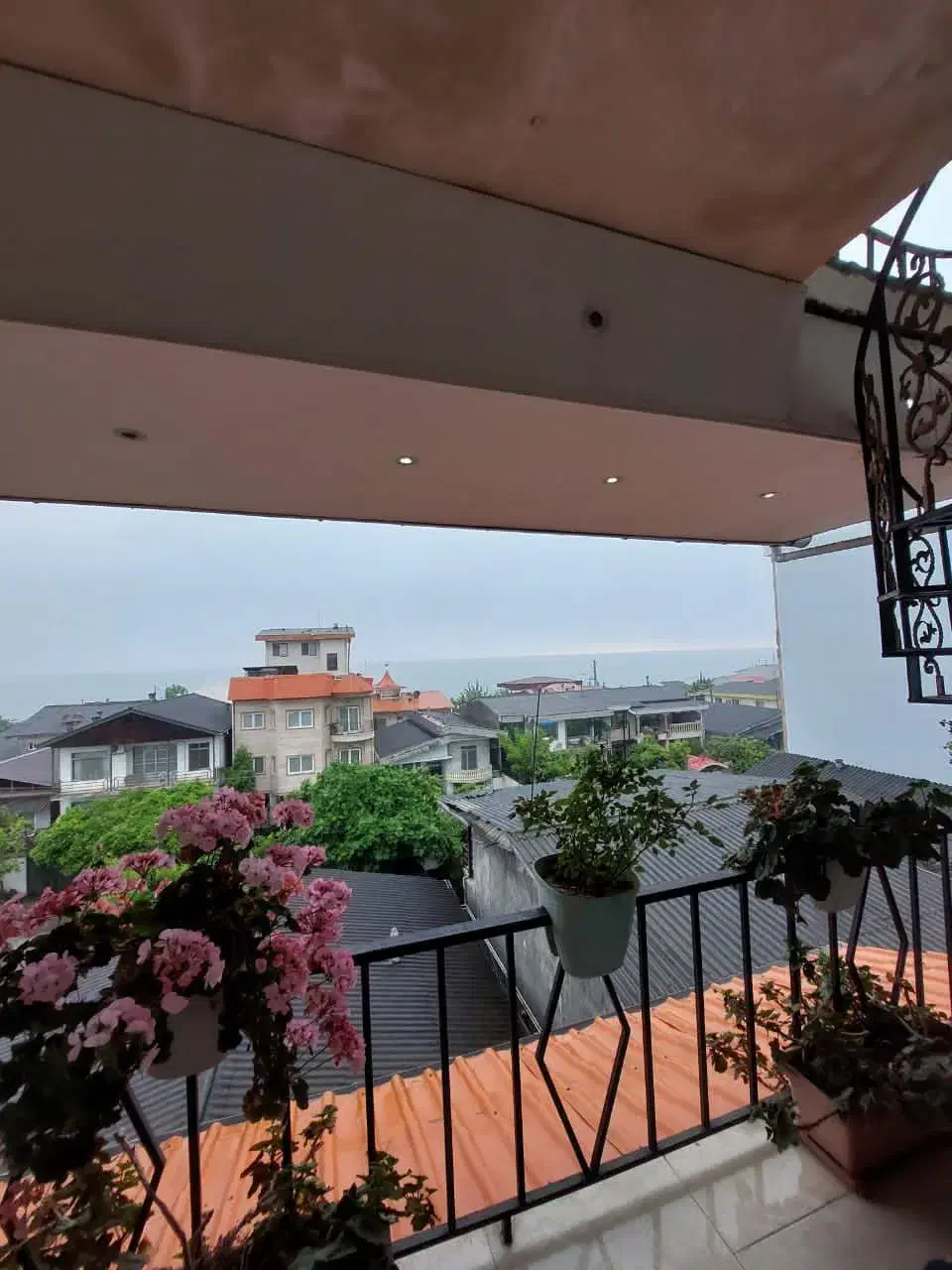 تک واحد ۱۳۵ متر با ۴۵ متر سوئیت مجزا ویو دریا|فروش آپارتمان|خرم‌آباد (تنکابن), |دیوار