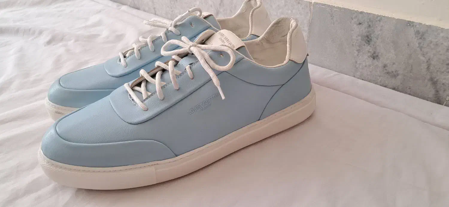 کفش|کیف، کفش، کمربند|قم, نیروگاه|دیوار