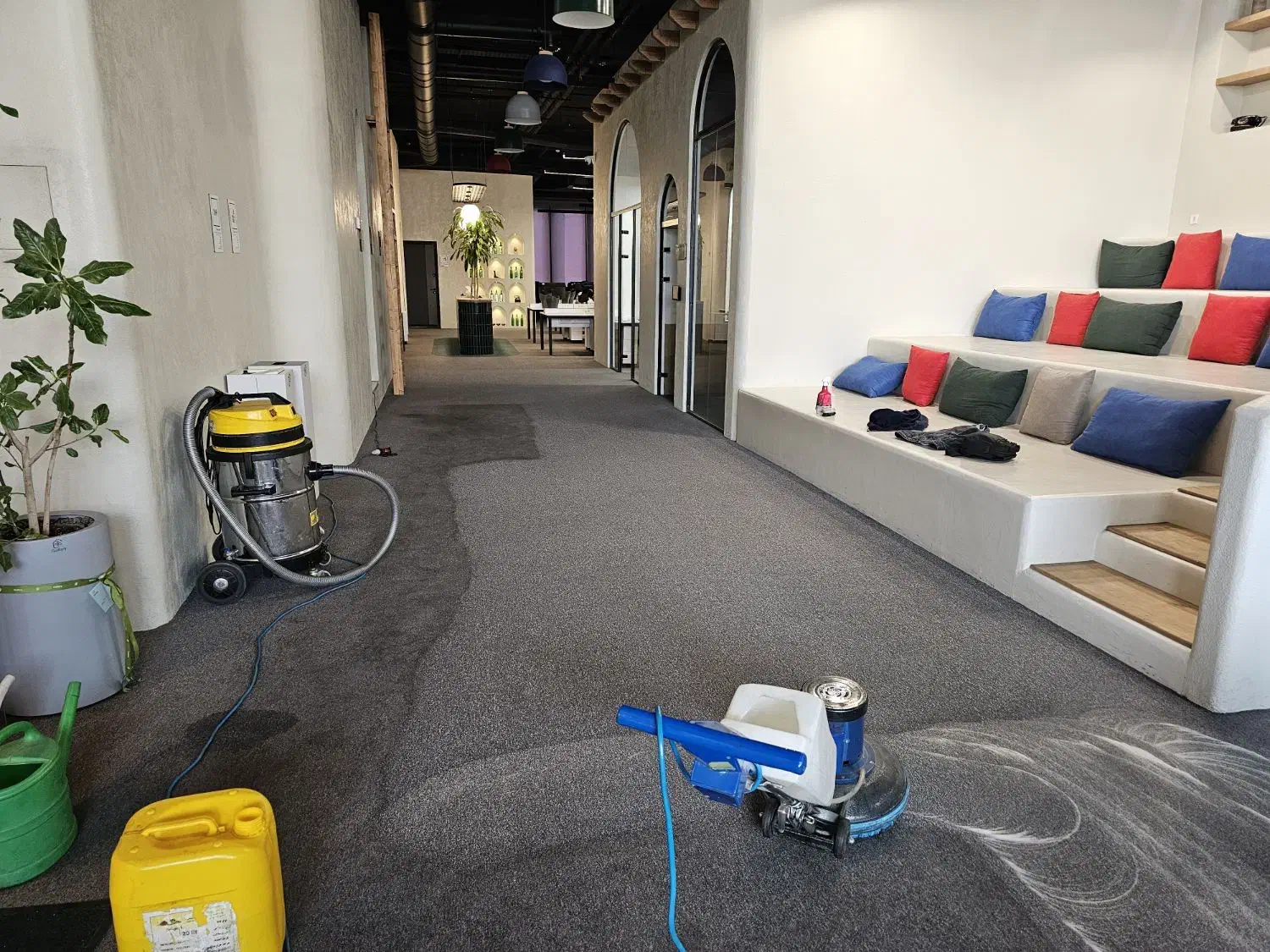 شستشوی موکت در محل با دستگاه مخصوص شرکتها و ادارات|خدمات نظافت|تهران, جردن|دیوار