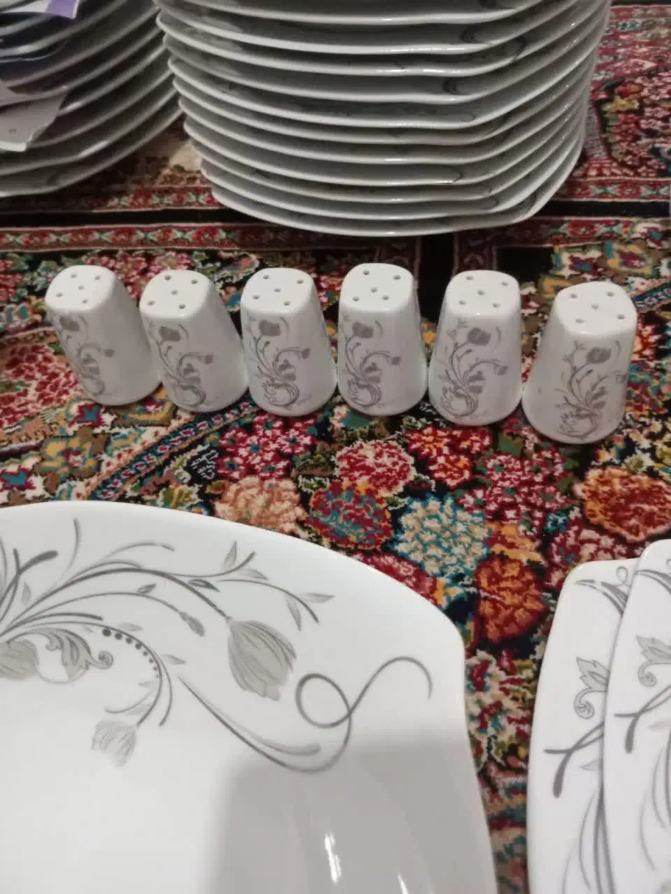 سرویس چینی ۱۸ نفره|ظروف سرو و پذیرایی|گنبد کاووس, |دیوار