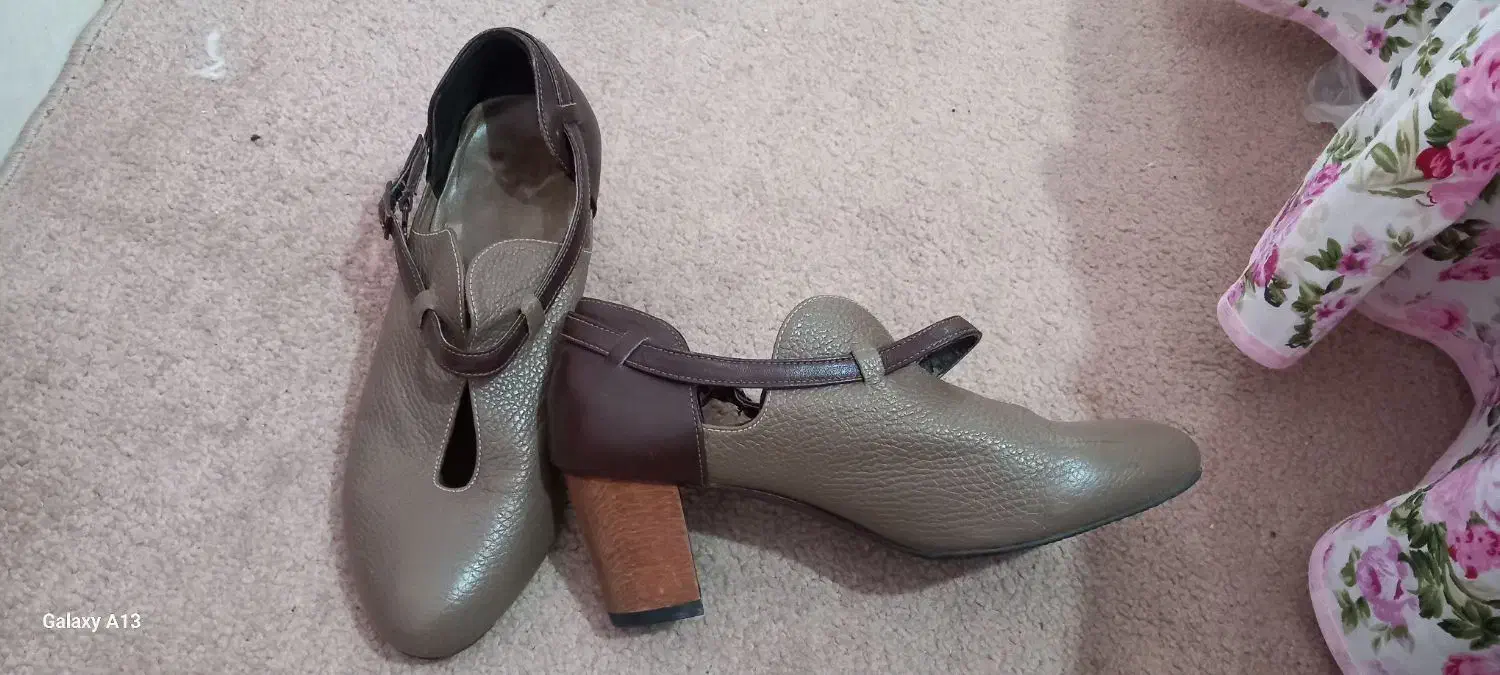 نیم بوت و کفش چرم|کیف، کفش، کمربند|ایلام, |دیوار