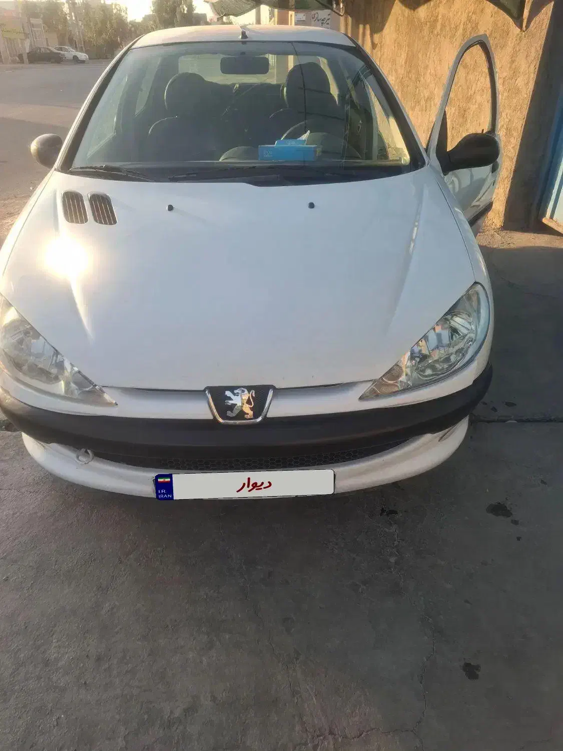 ۲۰۶صندوقدار سفیدمدل۸۸|خودرو سواری و وانت|یزد, |دیوار