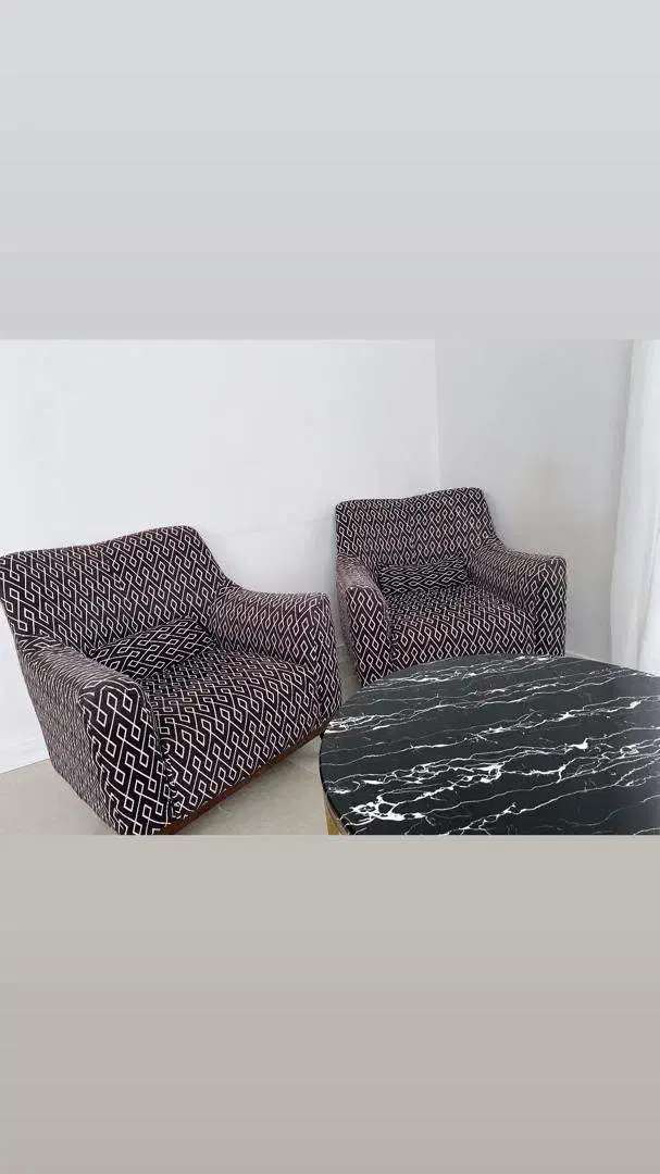 ۲دست مبلمان شیک|مبلمان خانگی و میز عسلی|کیش, |دیوار