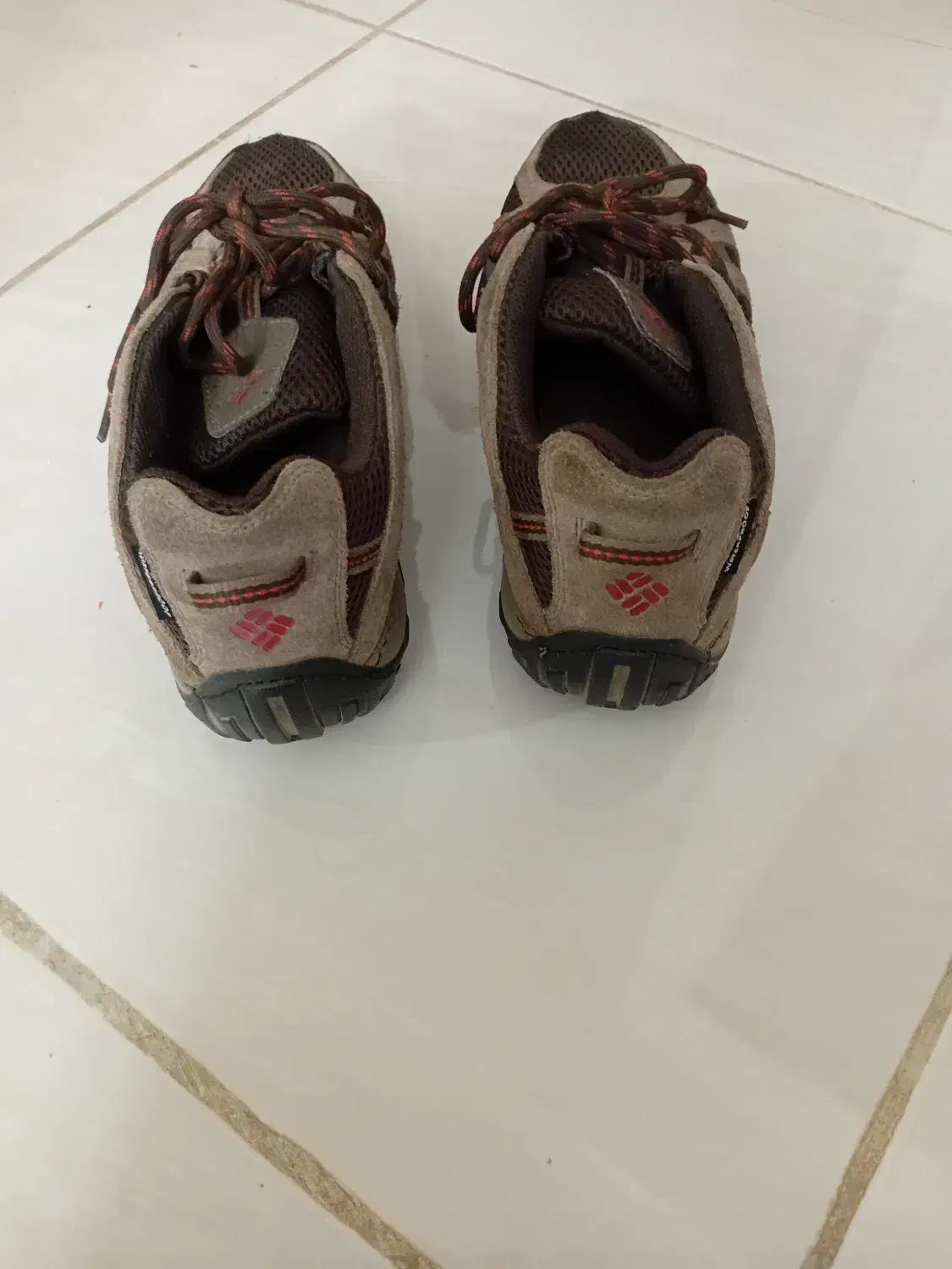 کفش کوه نوردی کلمبیا|کیف، کفش، کمربند|قدس, شهر‌قدس|دیوار