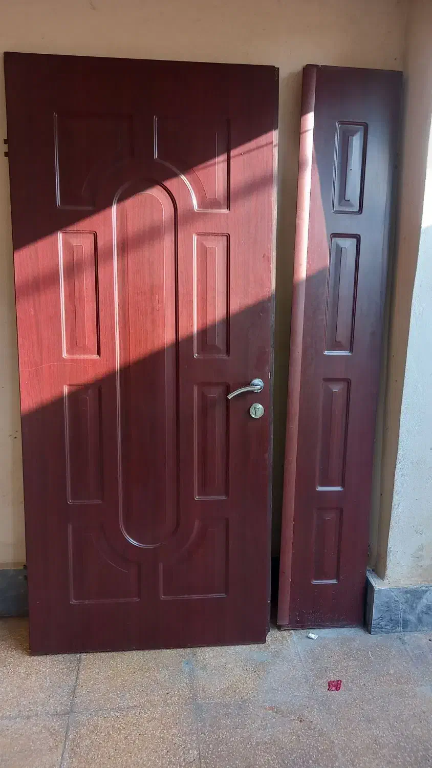 درب وردی کاملا سالم|مصالح و تجهیزات ساختمان|لاهیجان, بازکیاگوراب|دیوار