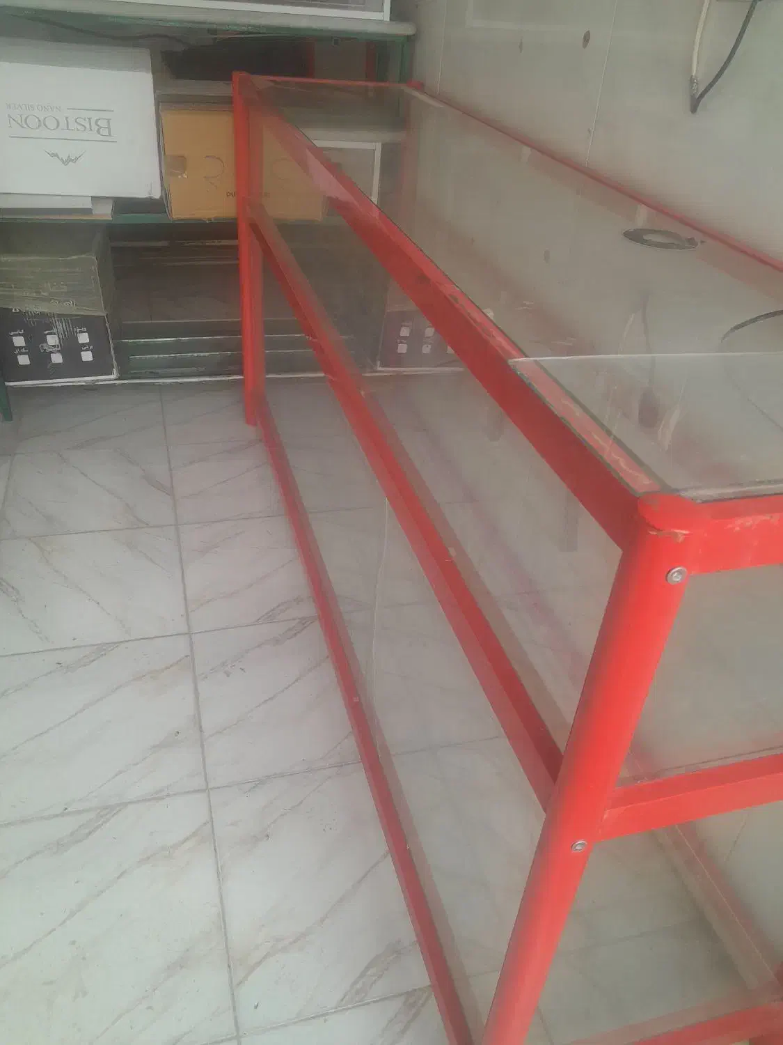 یک ویترین دومتری ترو تمیز بدون رنگ|بوفه، ویترین، کنسول|قیدار, |دیوار