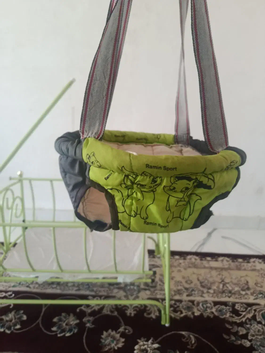 گهواره|تخت و صندلی بچه|کلاله, |دیوار