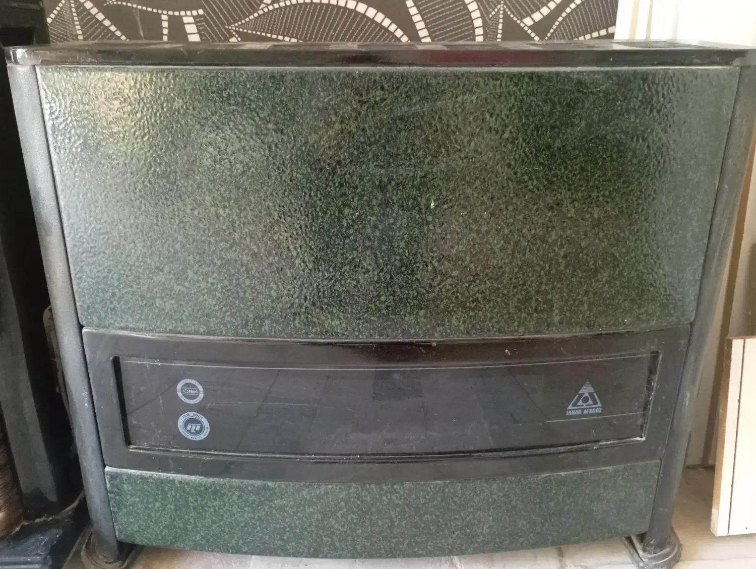 یک بخاری سبز رنگ تمیز|بخاری، هیتر، شومینه|رباطکریم, شترخوار|دیوار