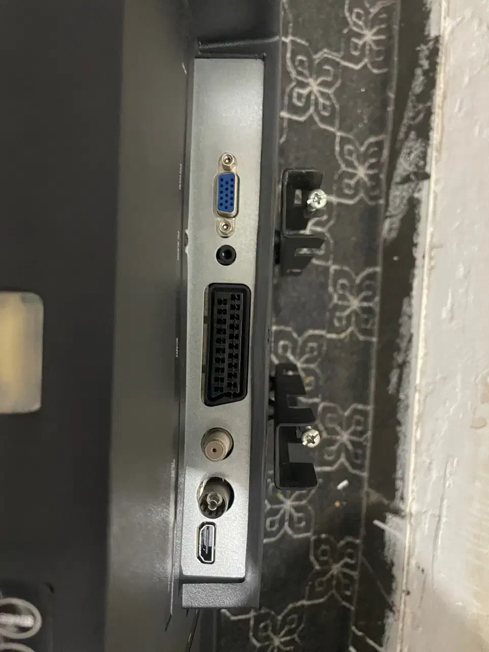 32اینچ معاوضه هم دارمLEDبا گوشی|تلویزیون و پروژکتور|بندر دیر, |دیوار