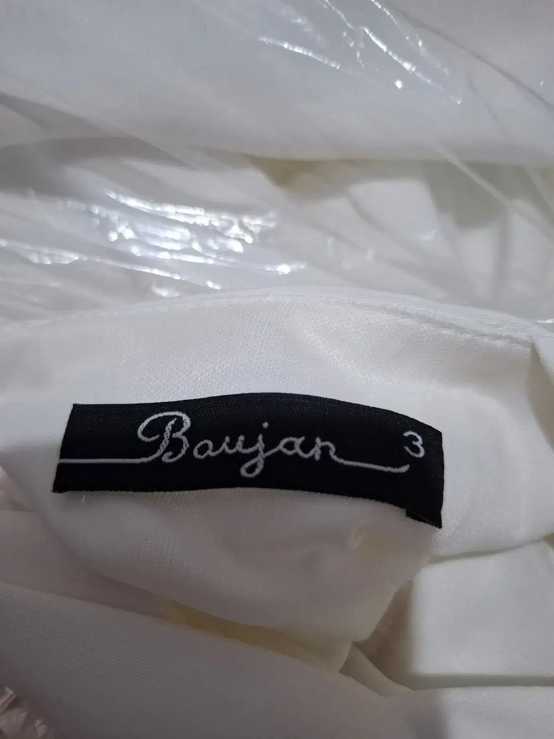 لباس مجلسی|لباس|رشت, ولکس|دیوار