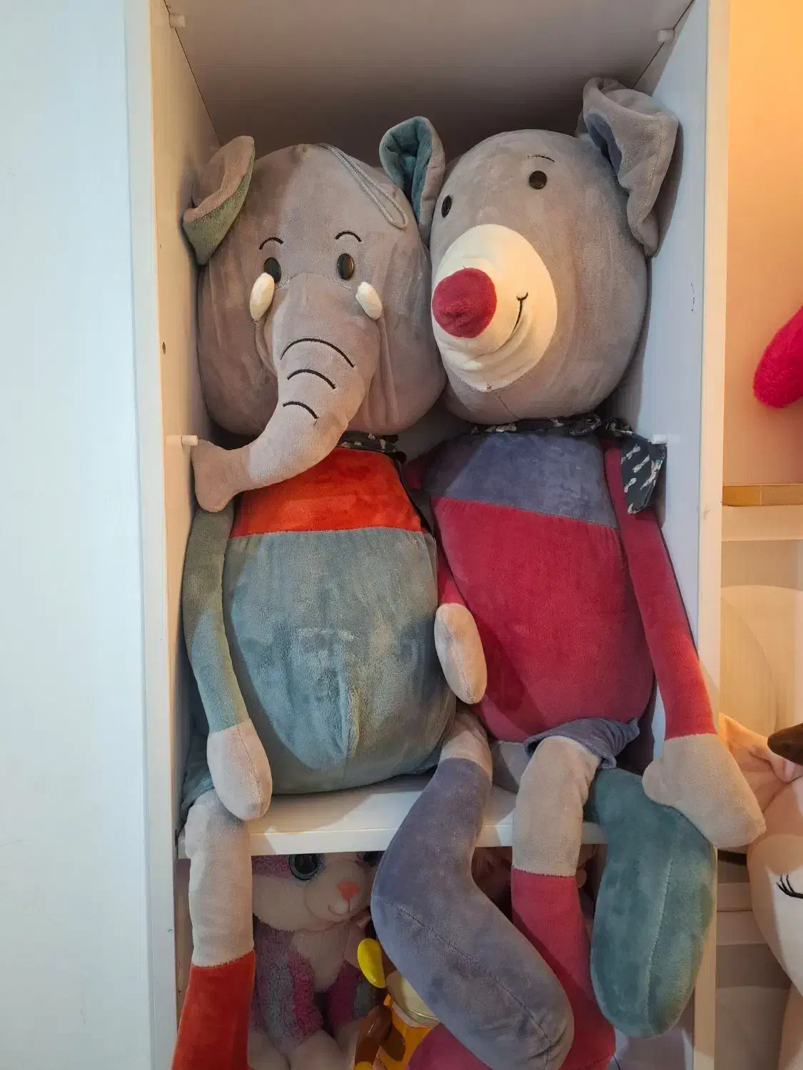 تعدادی عروسک|اسباب‌بازی بچه|فردیس, سرحد آباد|دیوار