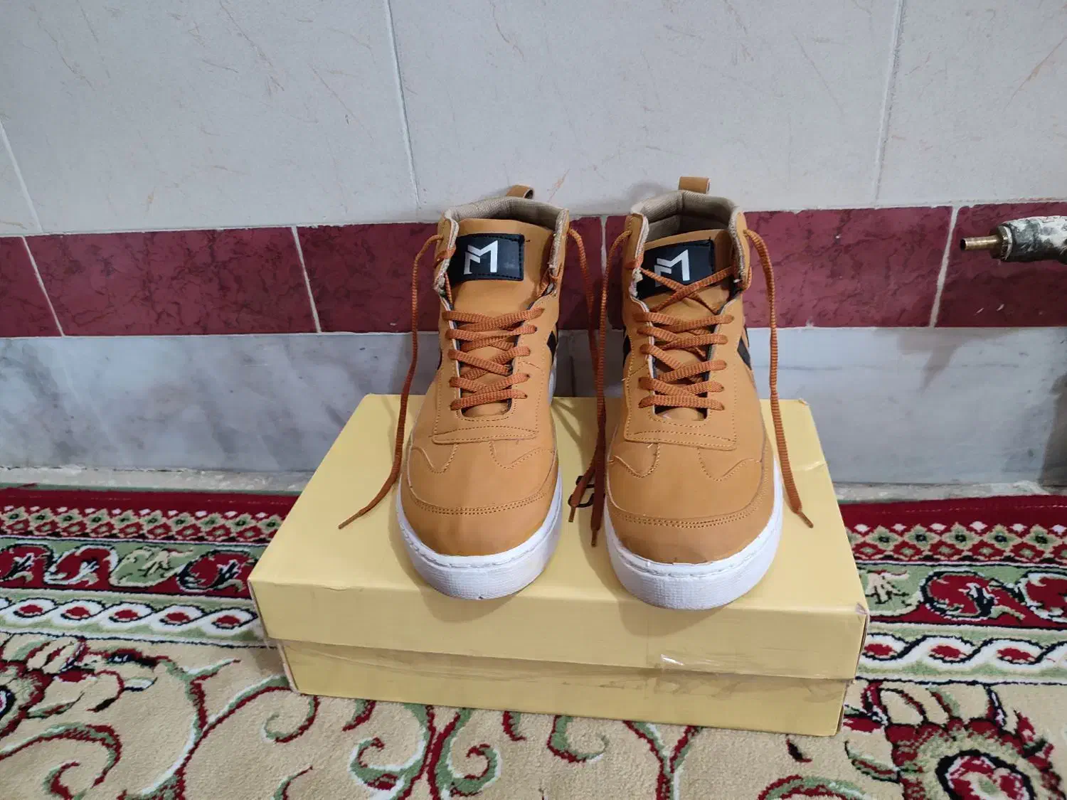 کفش|کیف، کفش، کمربند|کاشان, رسالت|دیوار