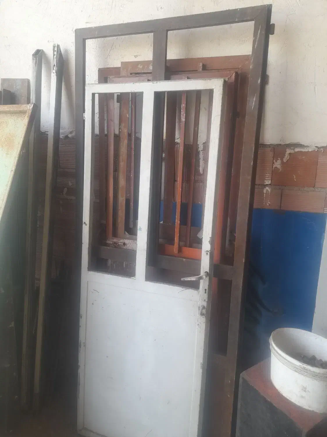 درب و پنجره آهنی دست دوم حفاظ آهنی و....|مصالح و تجهیزات ساختمان|اردبیل, |دیوار