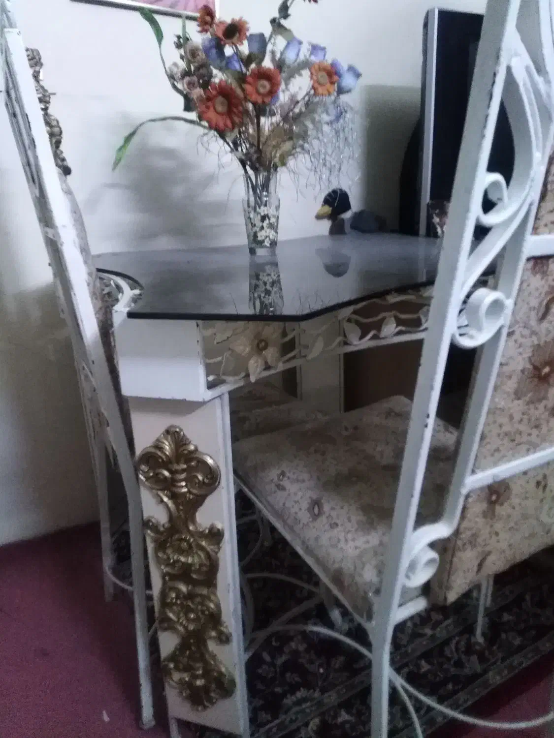 میز ناهار و تخت فرفورژه سالم و تمیز|تخت و سرویس خواب|مشهد, شهید رضوی|دیوار