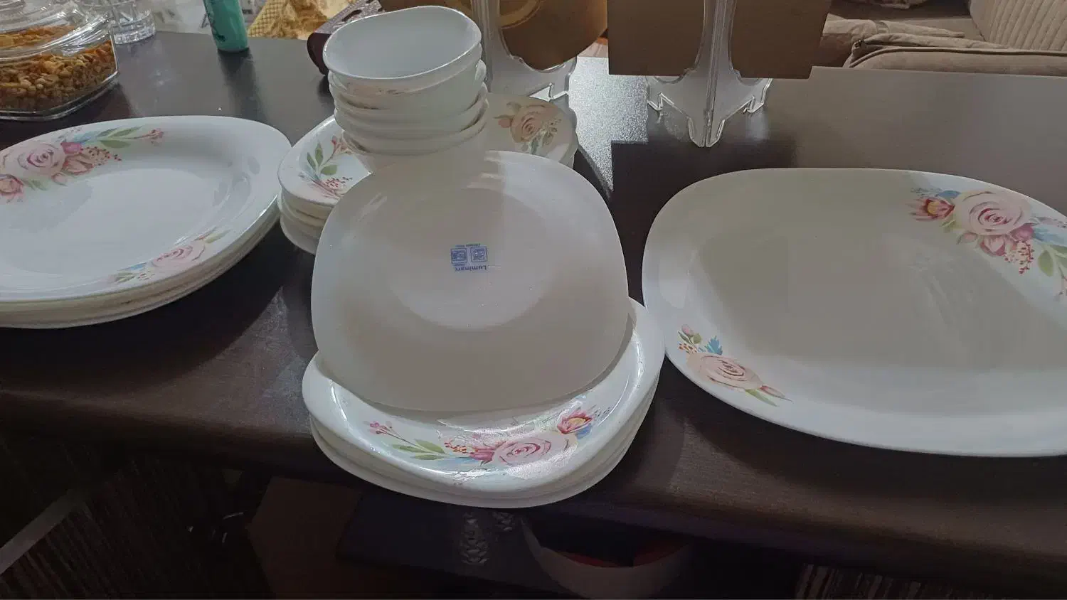 تعدادی ظرف وقابلمه برای سرو|ظروف سرو و پذیرایی|بندر انزلی, جفرود پایین|دیوار