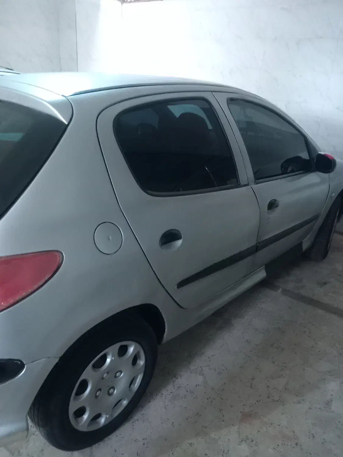 ۲۰۶نقره ای شاسی سالم تمام رنگ۸۳|خودرو سواری و وانت|رشت, معلم|دیوار