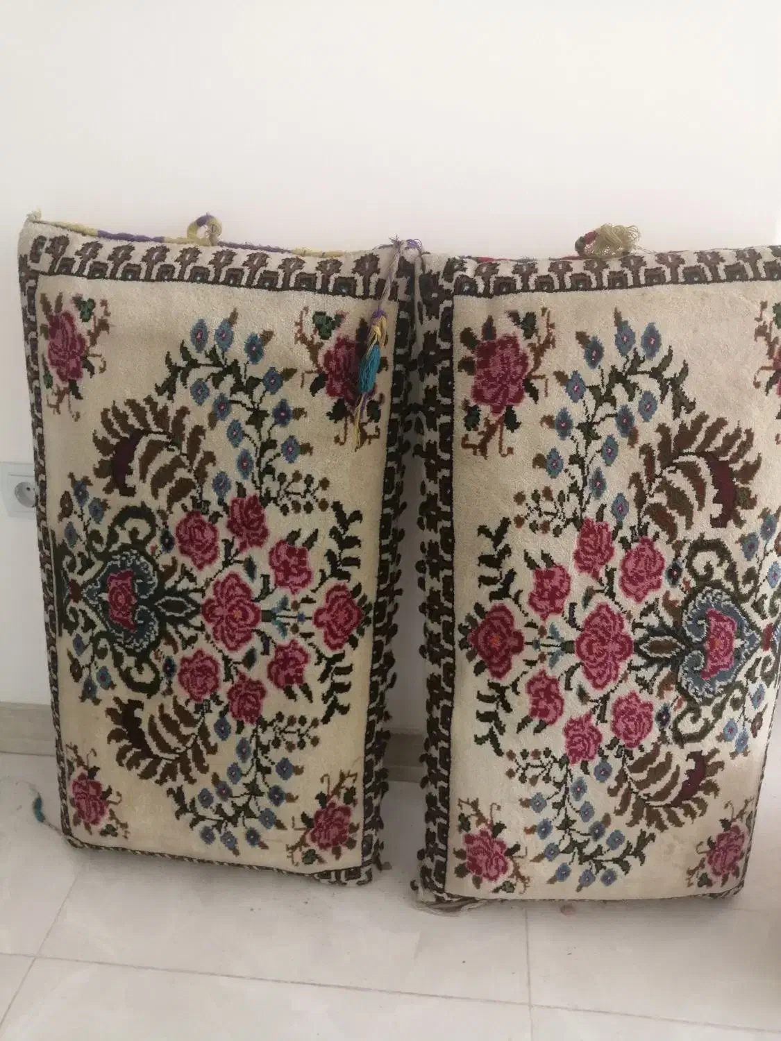 پشتی|پشتی|شیراز, لاله|دیوار