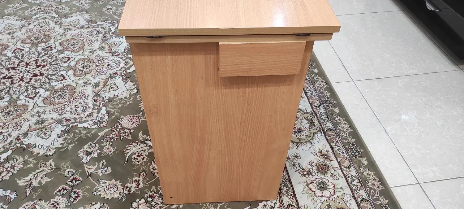 میز خیاطی سالم در حد نو|لوازم خیاطی و بافتنی|لاهیجان, حزین|دیوار