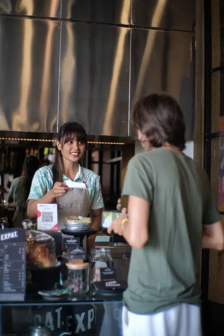 باریستا و ویتر|استخدام خدمات فروشگاه و رستوران|تهران, هروی|دیوار