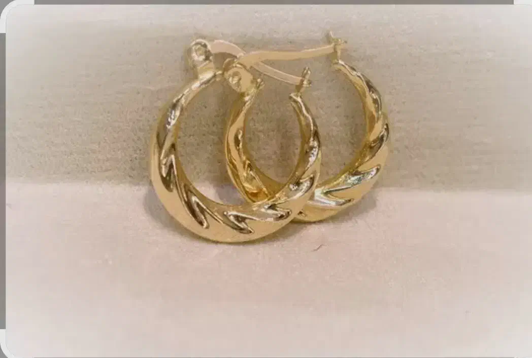 گوشواره گم شده|اشیا|خرم‌آباد, |دیوار