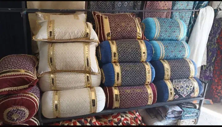 بالشت|رختخواب، بالش، پتو|دیشموک, |دیوار