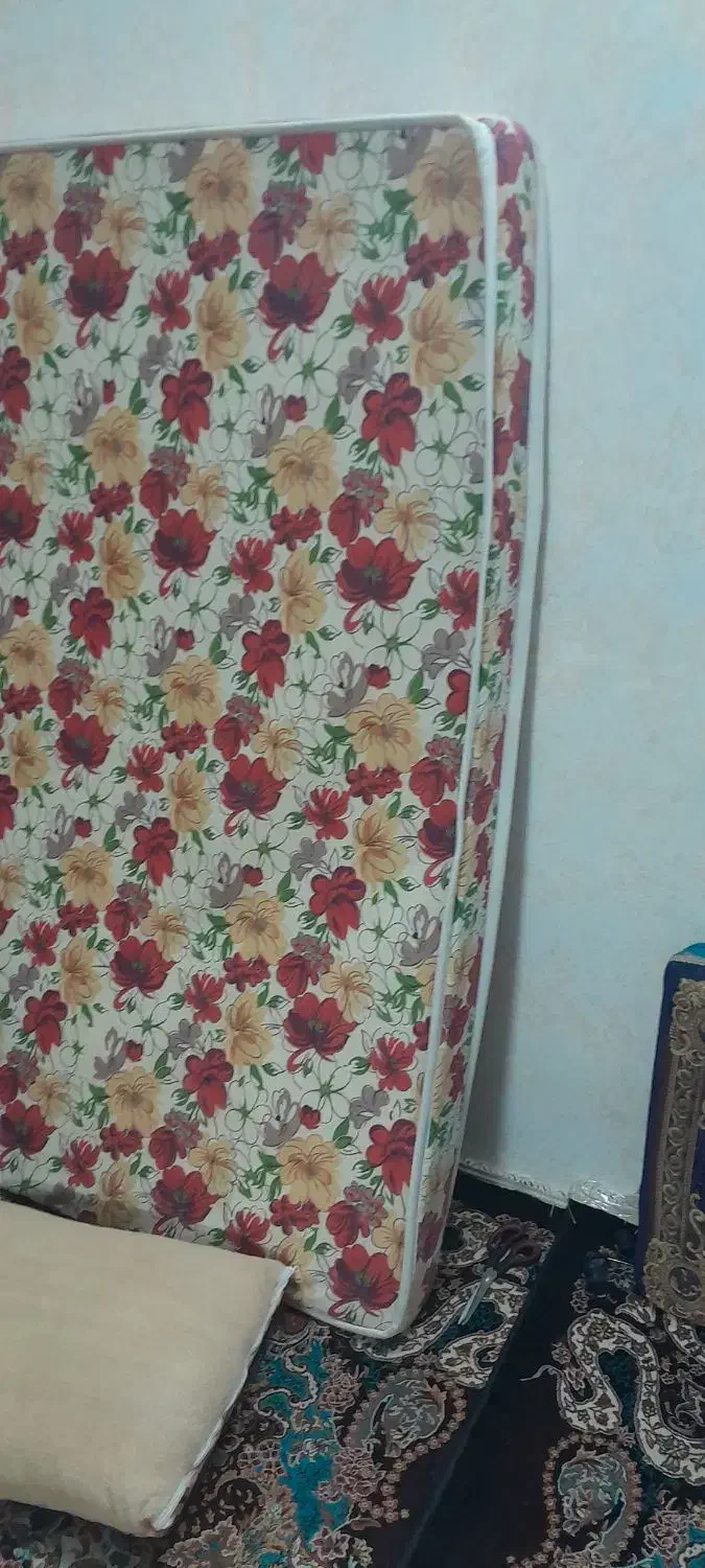 تشک تخت دو نفره چمدون سطل جادستمالی  پرده|تشک تختخواب|مشهد, پورسینا|دیوار