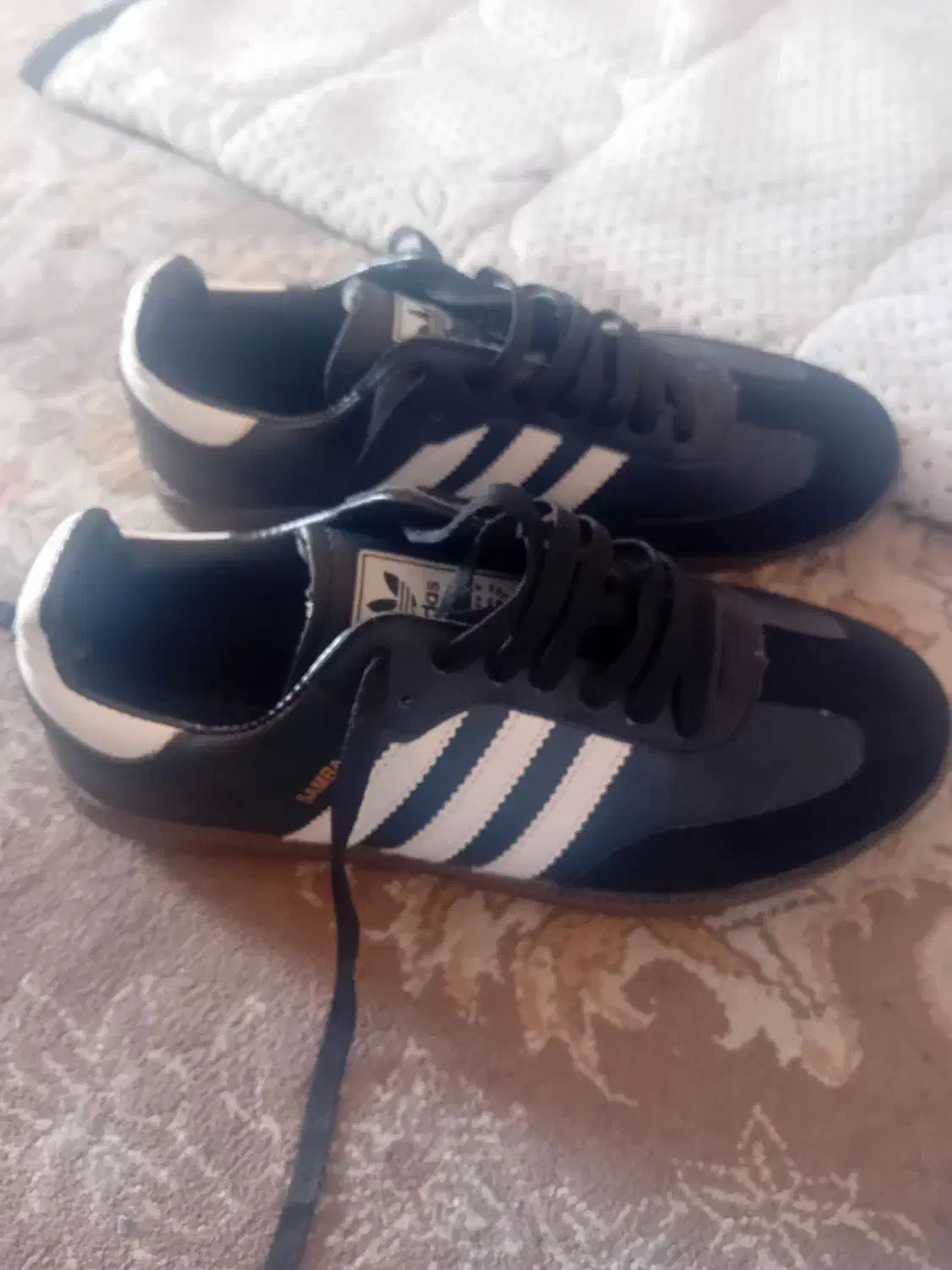 کفش سامبا|کیف، کفش، کمربند|شیراز, کوزه گری|دیوار