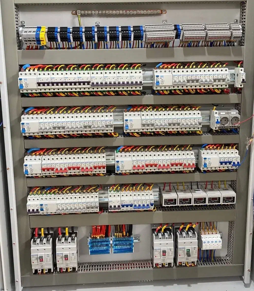 برقکار ساختمان صنعت برق کار لاینر سیم وکابل کشی|خدمات پیشه و مهارت|سنندج, |دیوار