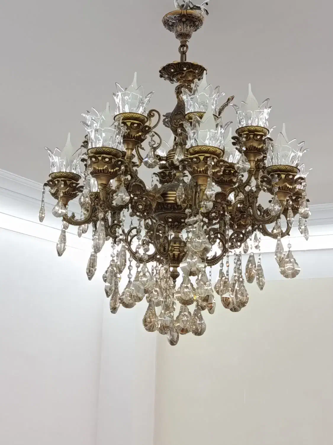 لوستر برنج ۱۶ شعله لاله نگین دار|لوستر و چراغ آویز|تهران, زهتابی|دیوار