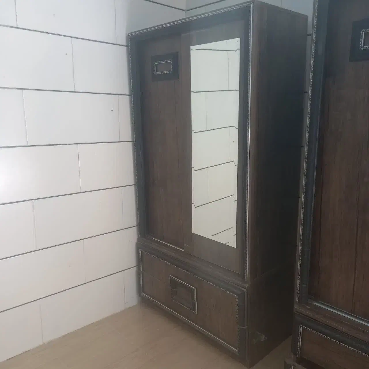 کمد|جاکفشی، کمد، دراور|اصفهان, ارغوانیه|دیوار