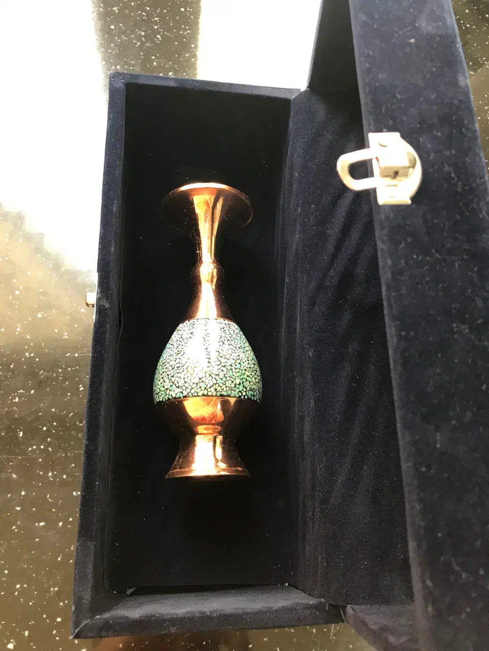 گلدان مسی فیروزه کاری با جعبه نوی نو|صنایع دستی و سایر لوازم تزئینی|تهران, نیروی هوایی (پیروزی)|دیوار